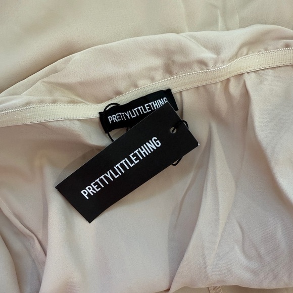 PrettyLittleThing Champagne Satin Pleat Detail Bardot Flared Sleeve Shift Dress - Picture 8 of 9